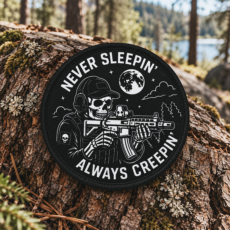 Plakietka Drukowana Coyote na Rzep Never Sleepin
